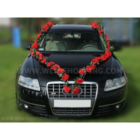 Häät auto seppele punaiset ruusut