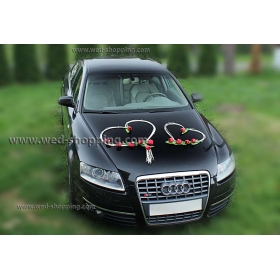 Kunniamerkki häät auto punaisia ​​tulppaaneja