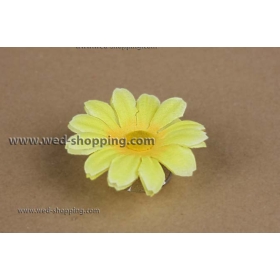 Keltainen päivänkakkaran imukupit häät auton sisustus