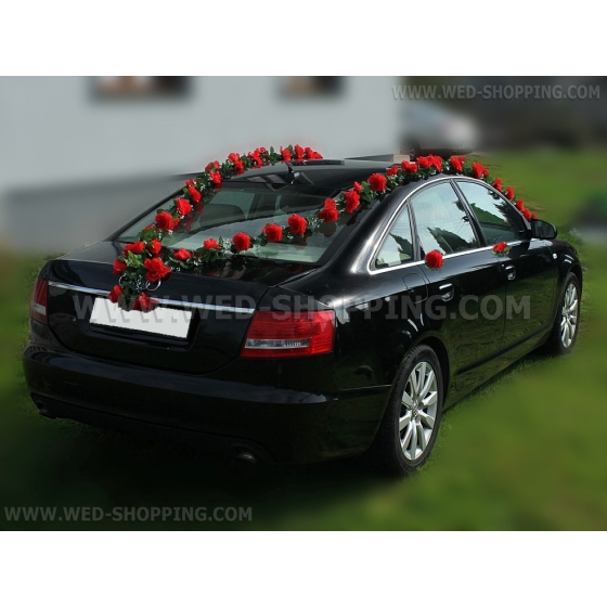 Häät auto seppele punaiset ruusut
