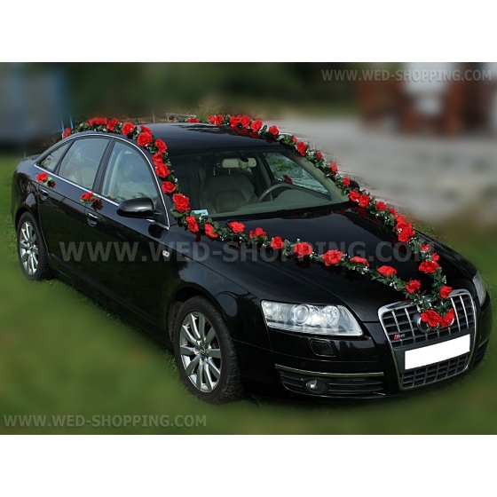 Häät auto seppele punaiset ruusut