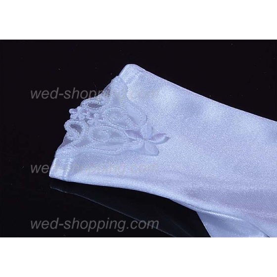 Ehtoollinen käsineet sormilla