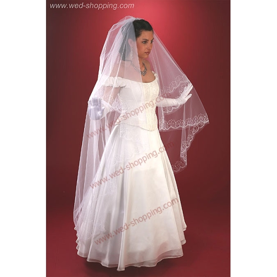 Pitkä Huntu kirjailtu reuna