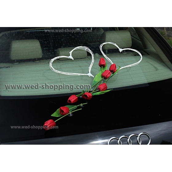 Kunniamerkki häät auto punaisia ​​tulppaaneja