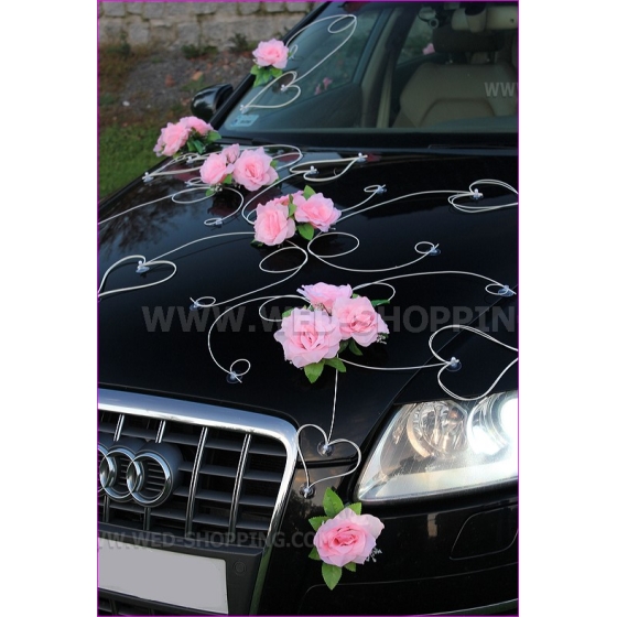 Koristelu hääauto vaaleanpunaisia ruusuja
