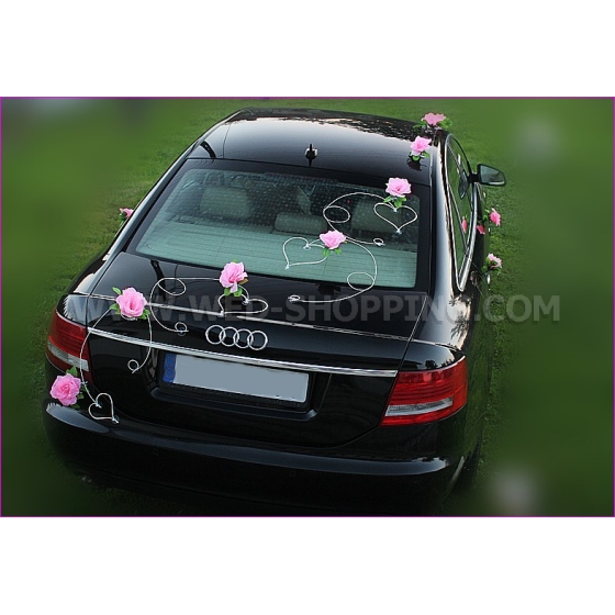 Koristelu hääauto vaaleanpunaisia ruusuja