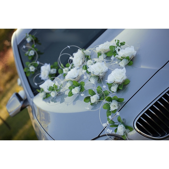 Ivory roses hääauton koristelu rottinki