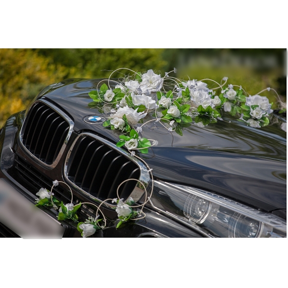 Ivory roses hääauton koristelu rottinki