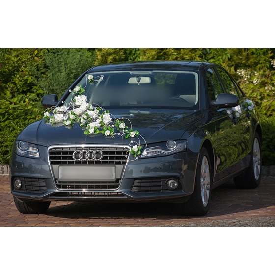 Ivory roses hääauton koristelu rottinki