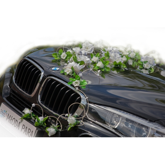 Ivory roses hääauton koristelu rottinki