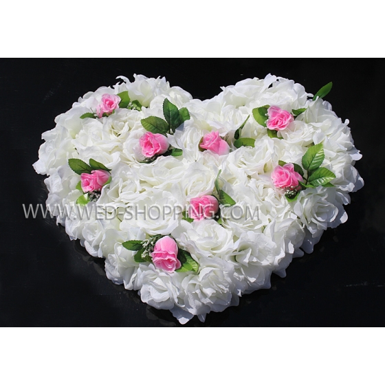 Suuri sydän ruusuja häät auto