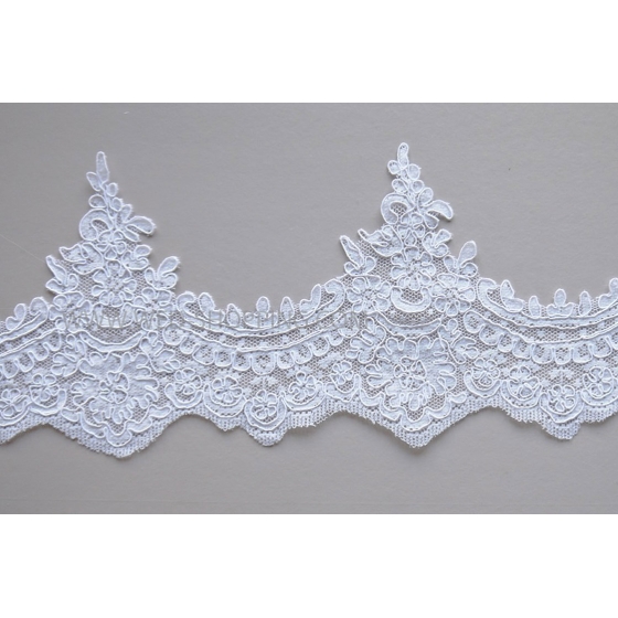 Pitsireunainen huntu pitka