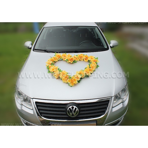 Keltainen ruusuille auto