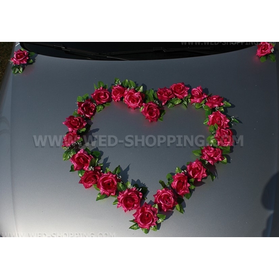 Tumma pinkki ruusuja haaauton