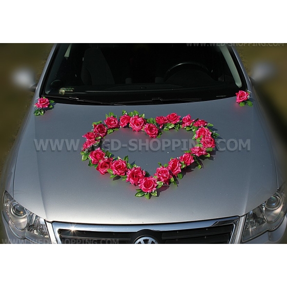 Tumma pinkki ruusuja hääauton