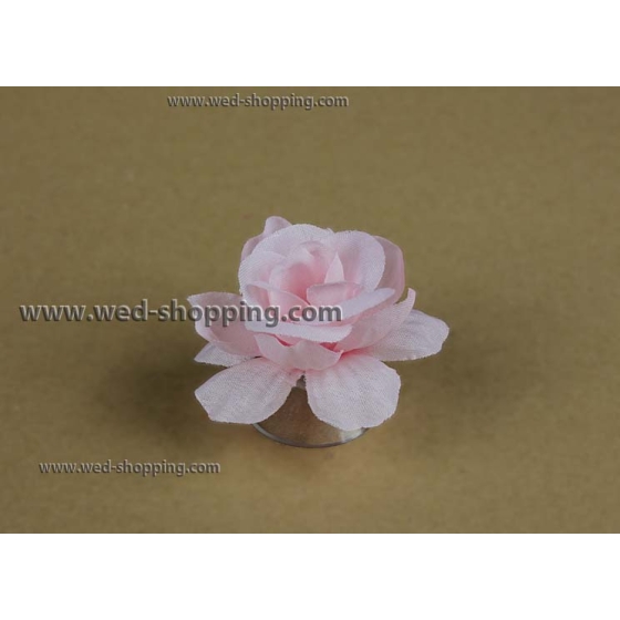 Vaaleanpunainen ruusuja imukupit häät auton sisustus