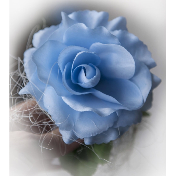 Siniset ja valkoiset ruusut rottinki-sydämet auton koristelu