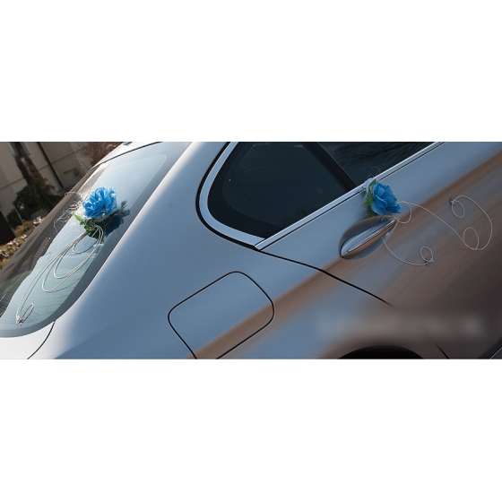 Siniset ja valkoiset ruusut rottinki-sydämet auton koristelu