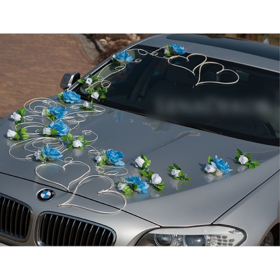 Siniset ja valkoiset ruusut rottinki-sydämet auton koristelu