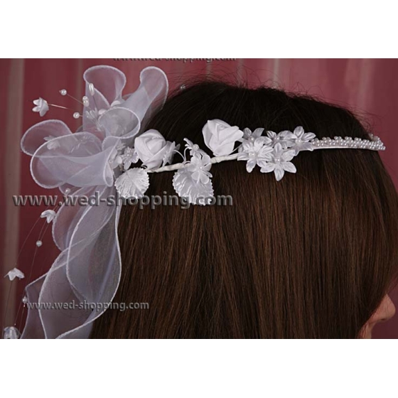 Valkoinen Seppele Tyttö