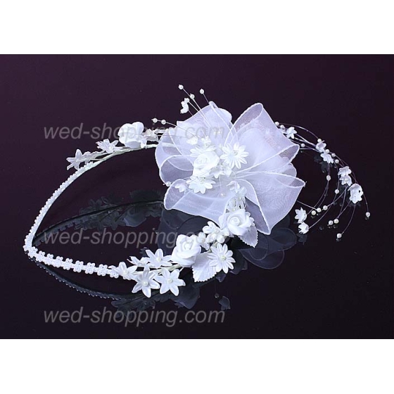 Valkoinen Seppele Tyttö