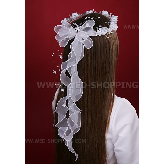 Valkoinen ja sininen ensimmäinen ehtoollinen päähine