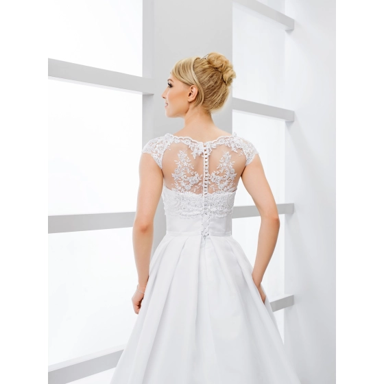 Boléro mariage en dentelle perles et paillettes manches cortes