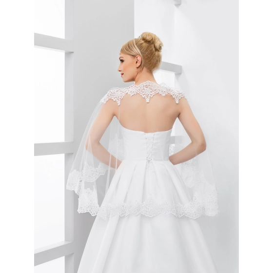 Cape de mariee en tulle avec dentelle
